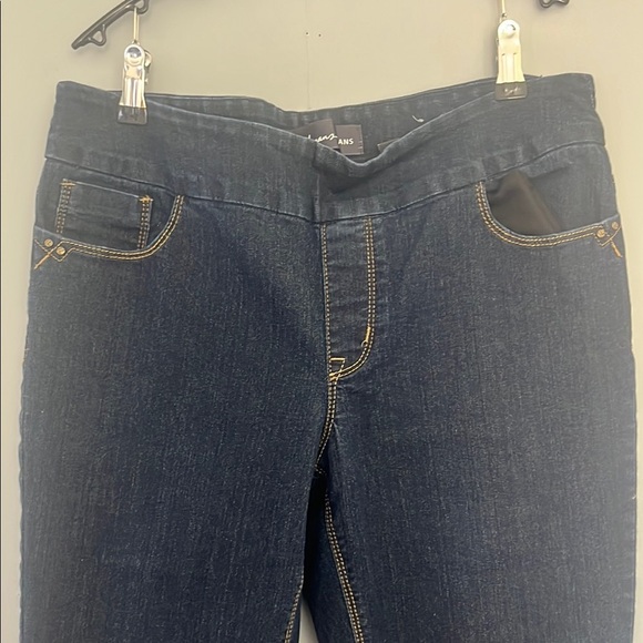 Reitmans Blue Straight Leg Jeans Classic Style - Picture 2 of 6